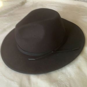 NWOT black dress hat. Super stylish